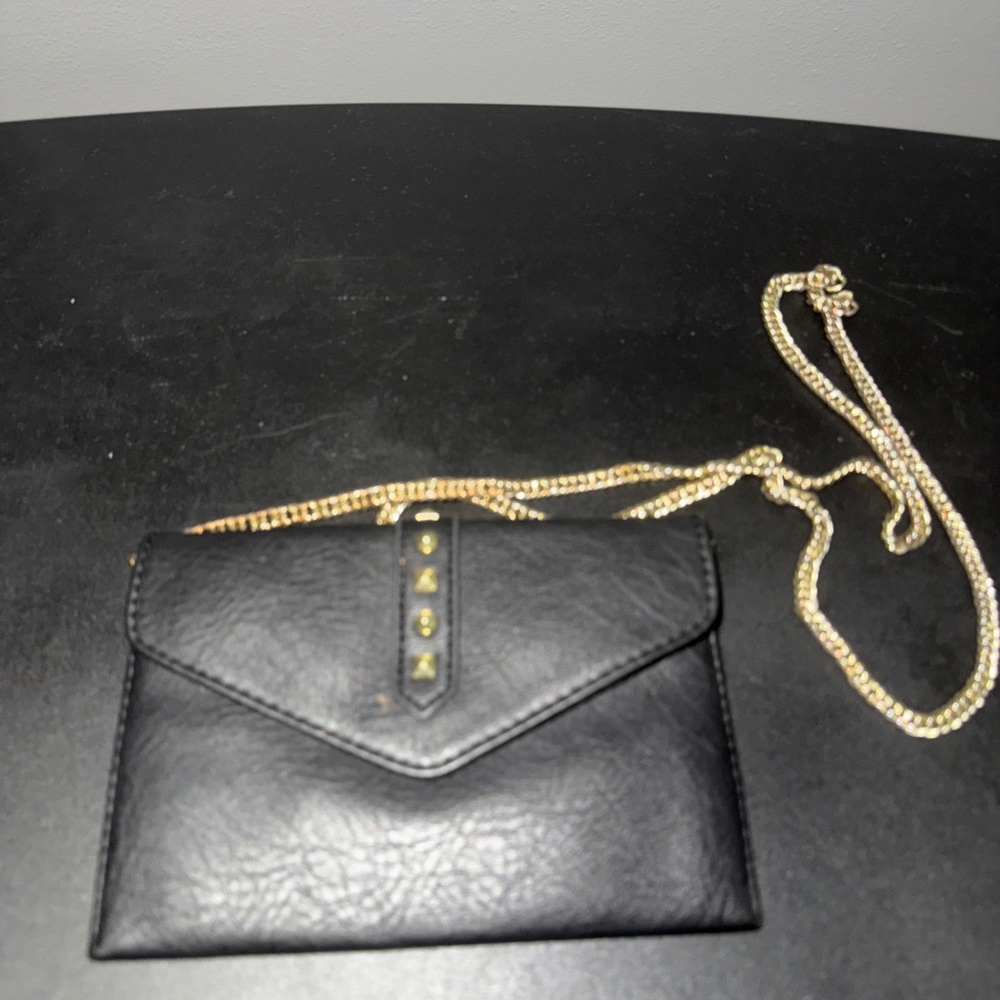 🔵 Black Envelope Clutch w/ Gold Chain